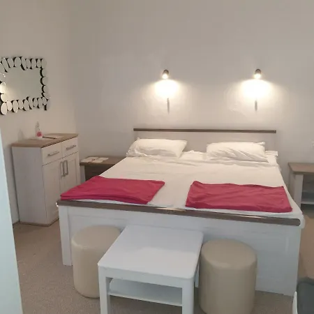 Ulica Dvori Narca 12 4+2 Per. Apartment *